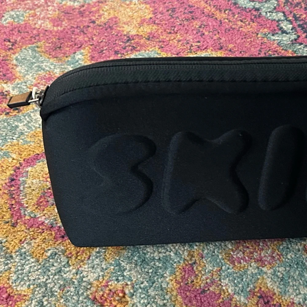 NWT SKIMS | Women’s Black Travel/Toiletry/Cosmetics Zip Top Embossed Logo Bag OS